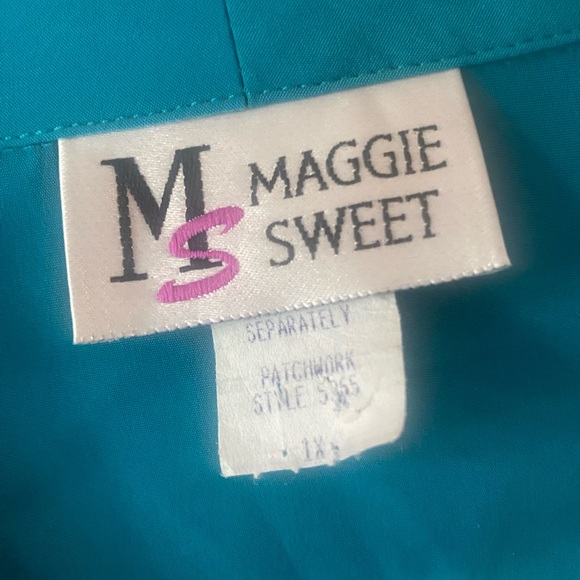 Maggie Sweet  green Button Down Shirt with Notched Collar and Boxy Fit - Picture 3 of 7